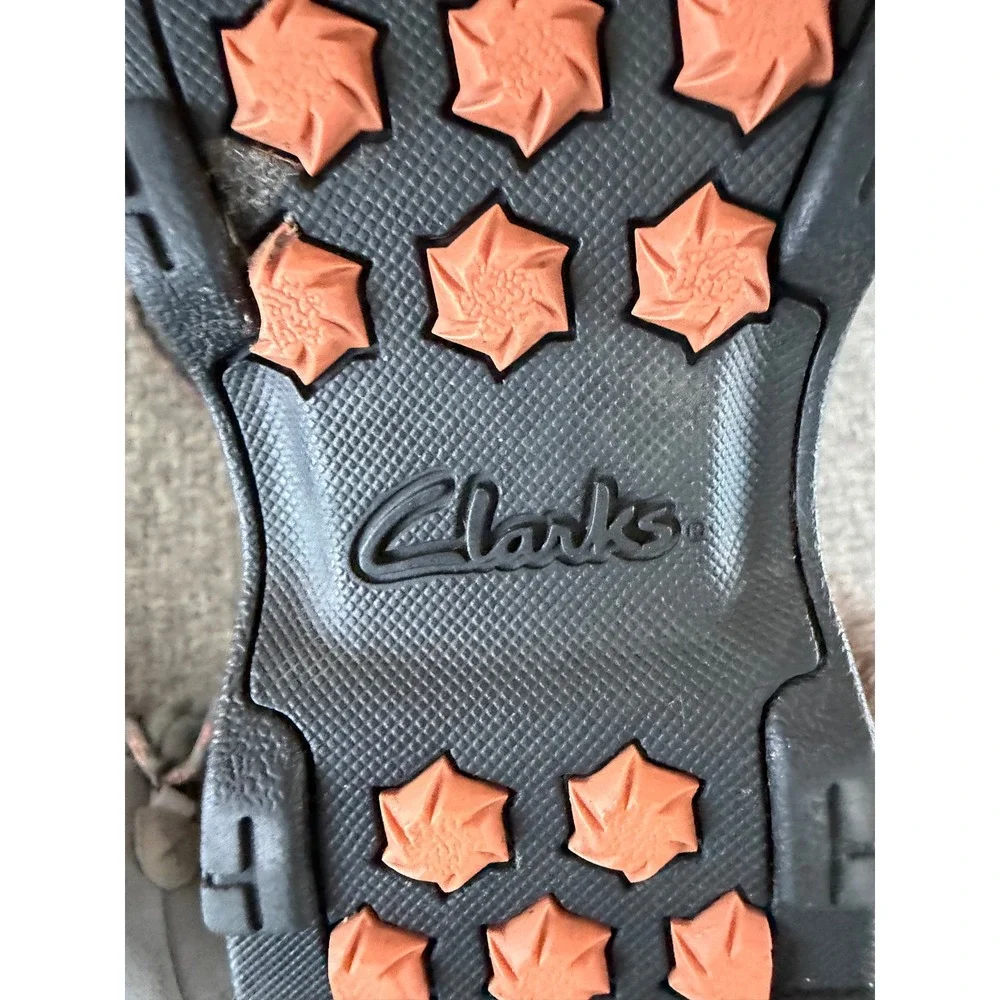 Clarks Womens Gray Suede Thinsulate‎ Ultra Waterproof Boots Faux Fur Size 7